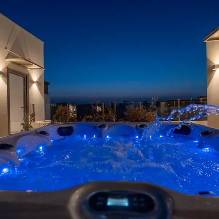 Grand House - Private Outdoor Jacuzzi - Sleeps 6 Σπίτι διακοπών