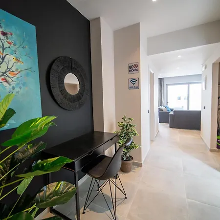 Grand House - Private Outdoor Jacuzzi - Sleeps 6 ヘルソニソス