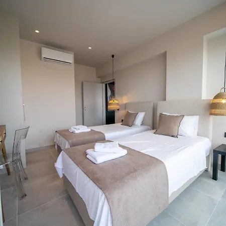 Grand House - Private Outdoor Jacuzzi - Sleeps 6 別荘 ヘルソニソス