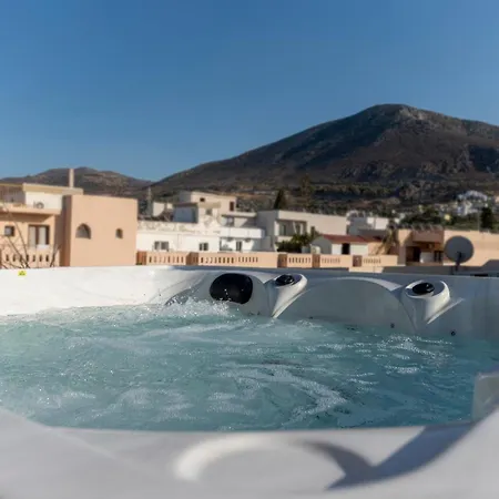 Grand House - Private Outdoor Jacuzzi - Sleeps 6 *