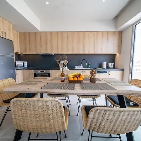 Nyaraló Grand House - Private Outdoor Jacuzzi - Sleeps 6 Herszonisszosz