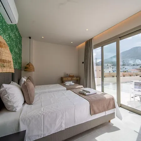 Grand House - Center - Sleeps 6 *