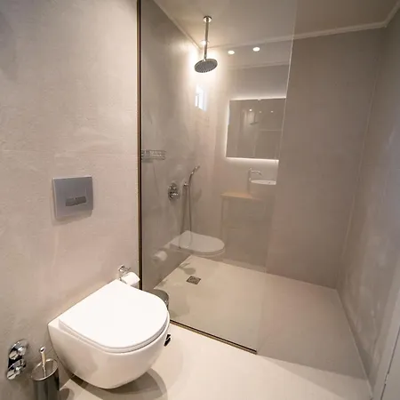 Grand House - Private Outdoor Jacuzzi - Sleeps 6 * ヘルソニソス
