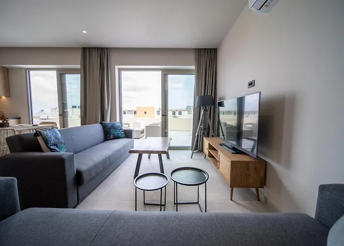 Grand House - Private Outdoor Jacuzzi - Sleeps 6 Σπίτι διακοπών