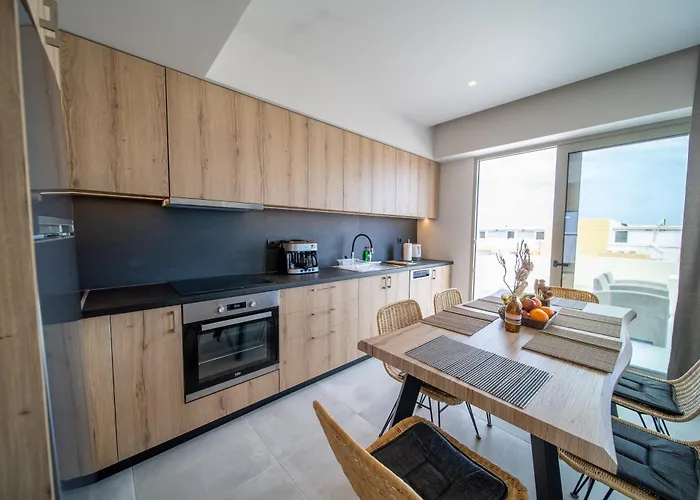 Σπίτι διακοπών Grand House - Private Outdoor Jacuzzi - Sleeps 6 *