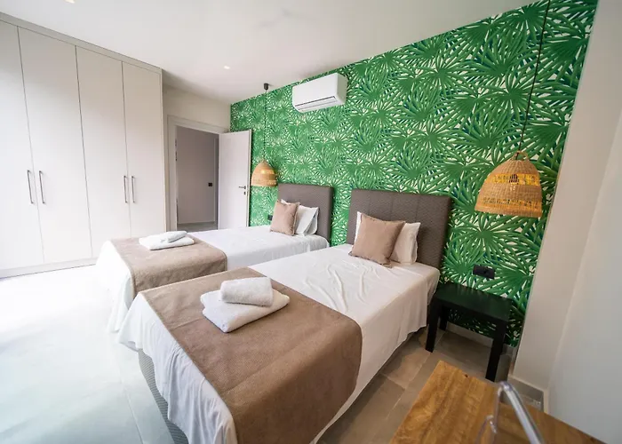 Dom wakacyjny Grand House - Private Outdoor Jacuzzi - Sleeps 6 *