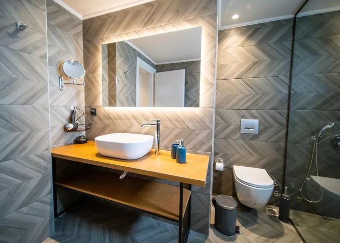 Grand House - Private Outdoor Jacuzzi - Sleeps 6 Σπίτι διακοπών Χερσόνησος