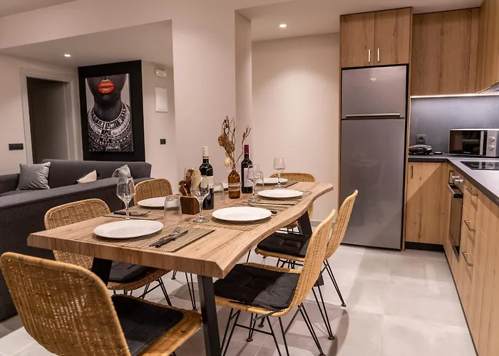 Grand House - Private Outdoor Jacuzzi - Sleeps 6 Dom wakacyjny *