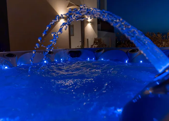 Dom wakacyjny Grand House - Private Outdoor Jacuzzi - Sleeps 6