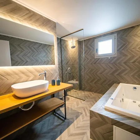 Hébergement de vacances Grand House - Private Outdoor Jacuzzi - Sleeps 6