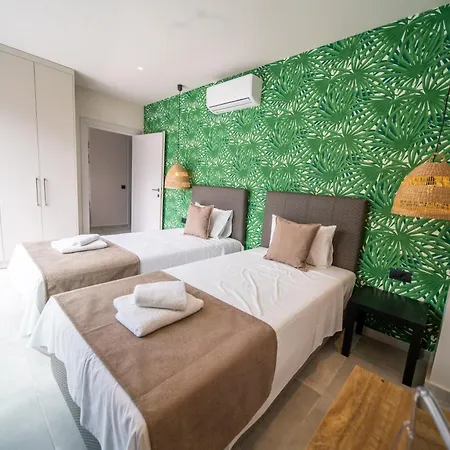 Hébergement de vacances Grand House - Private Outdoor Jacuzzi - Sleeps 6 *