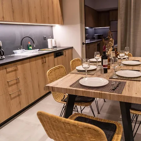 Grand House - Private Outdoor Jacuzzi - Sleeps 6 Hébergement de vacances Hersónissos