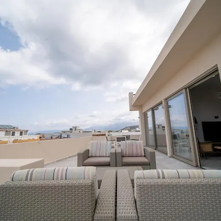 Grand House - Private Outdoor Jacuzzi - Sleeps 6 * Hersónissos