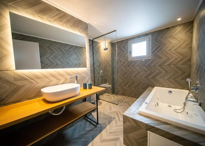 Будинок відпочинку Grand House - Private Outdoor Jacuzzi - Sleeps 6