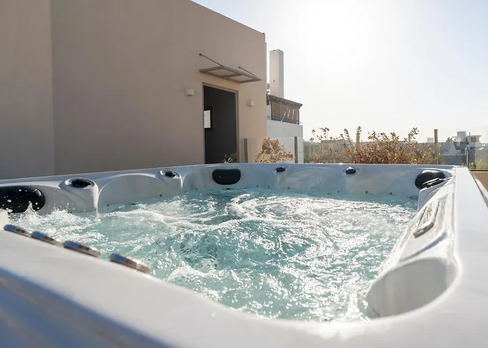 Grand House - Private Outdoor Jacuzzi - Sleeps 6